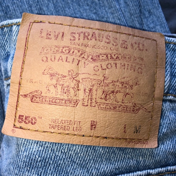 (SOLD) Vintage Levi 550 jeans - Picture 8 of 8